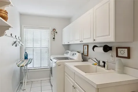 390 Smith Street Oviedo FL 32765