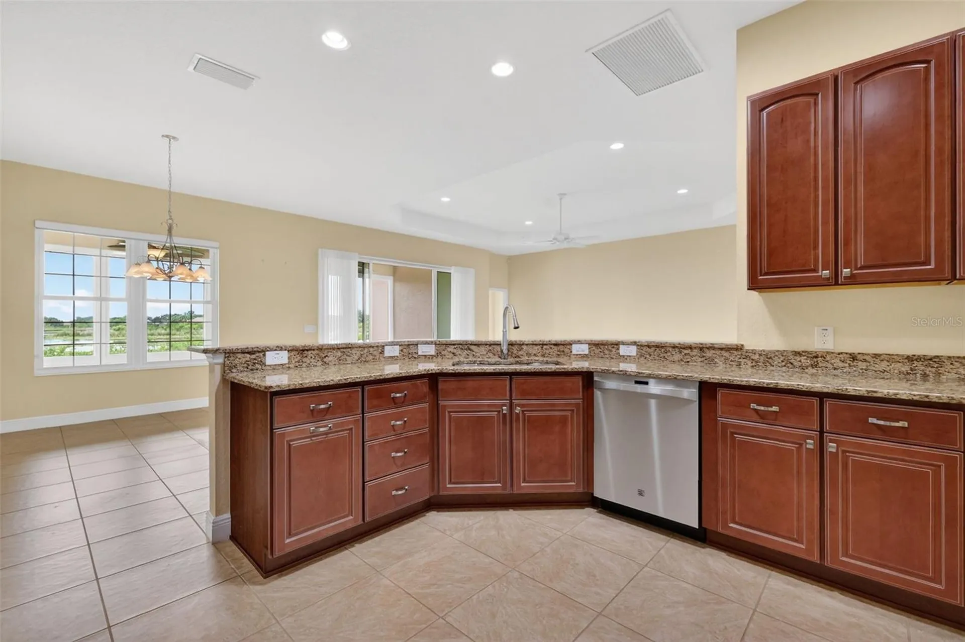 10131 Lake Miona Way Oxford FL 34484