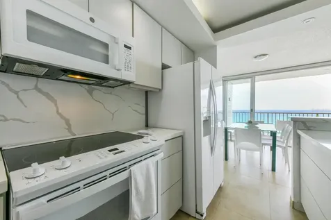 4745 Isla Verde Avenue Carolina PR 00979