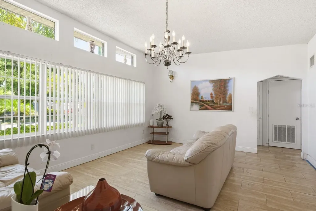 850 36th Avenue S St Petersburg FL 33705