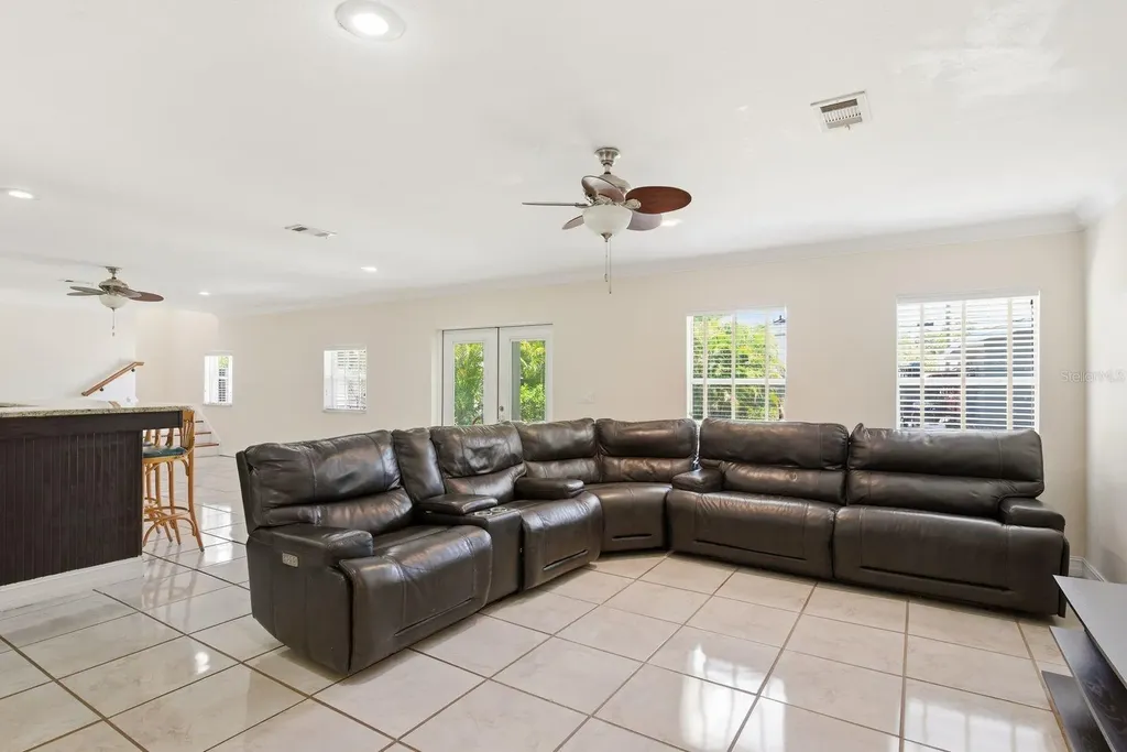 850 36th Avenue S St Petersburg FL 33705