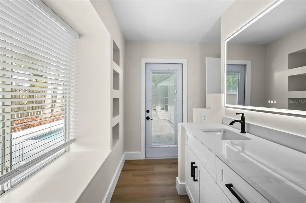 911 Valley View Circle Palm Harbor FL 34684