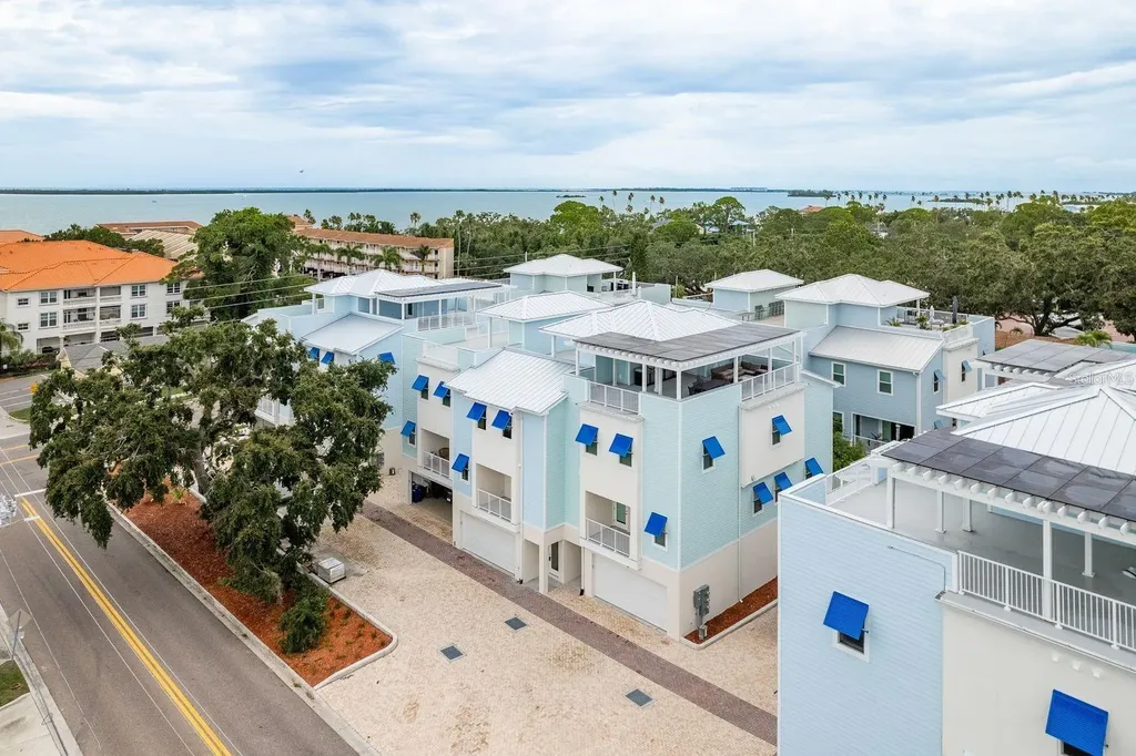 1413 Bayshore Boulevard Dunedin FL 34698