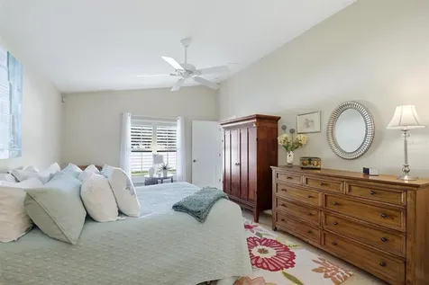 7106 35th Street E Sarasota FL 34243