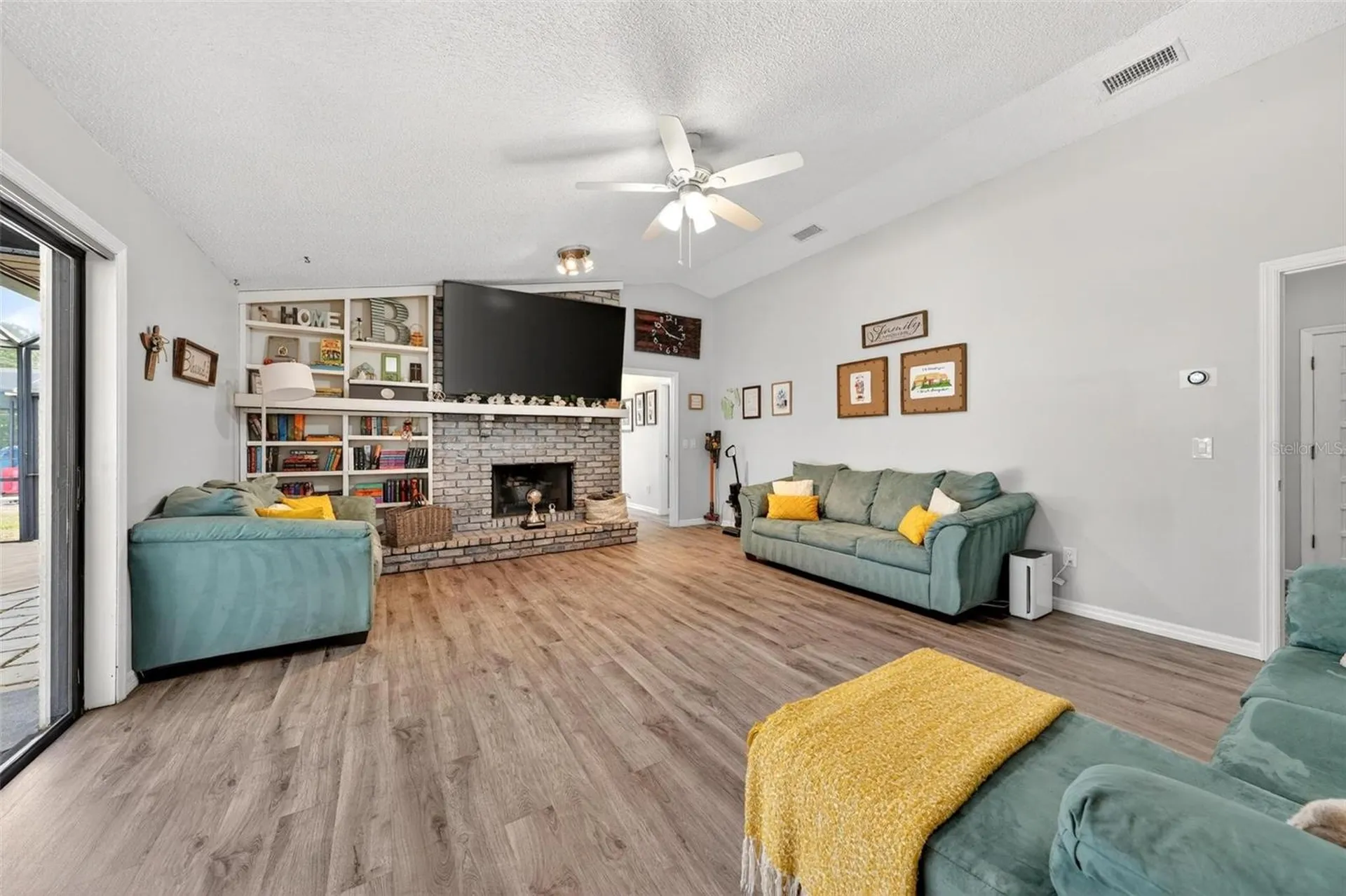 890 Mendoza Drive Orlando FL 32825