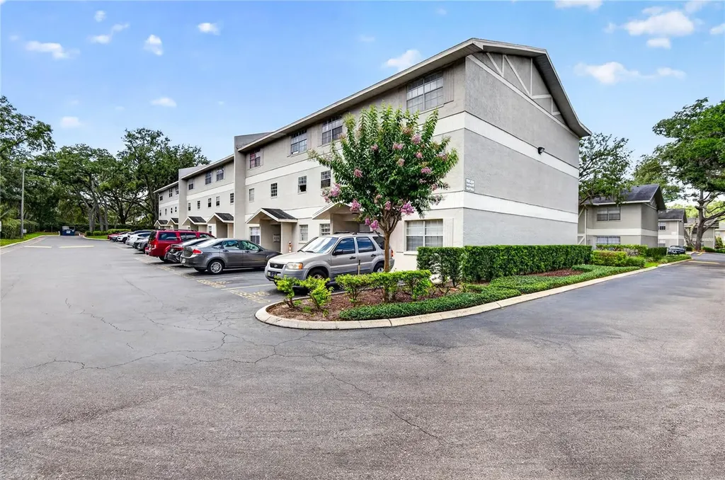 14452 Reuter Strasse Tampa FL 33613