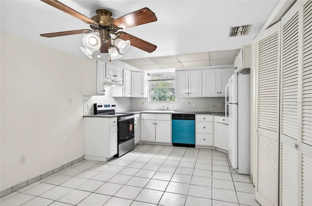 14452 Reuter Strasse Tampa FL 33613