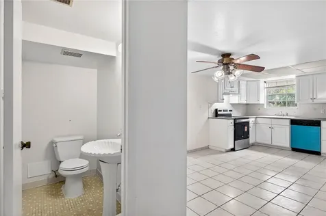 14452 Reuter Strasse Tampa FL 33613