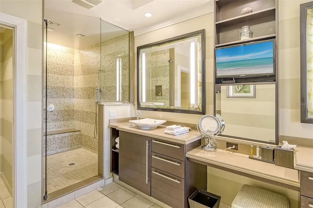 915 Seaside Drive Sarasota FL 34242