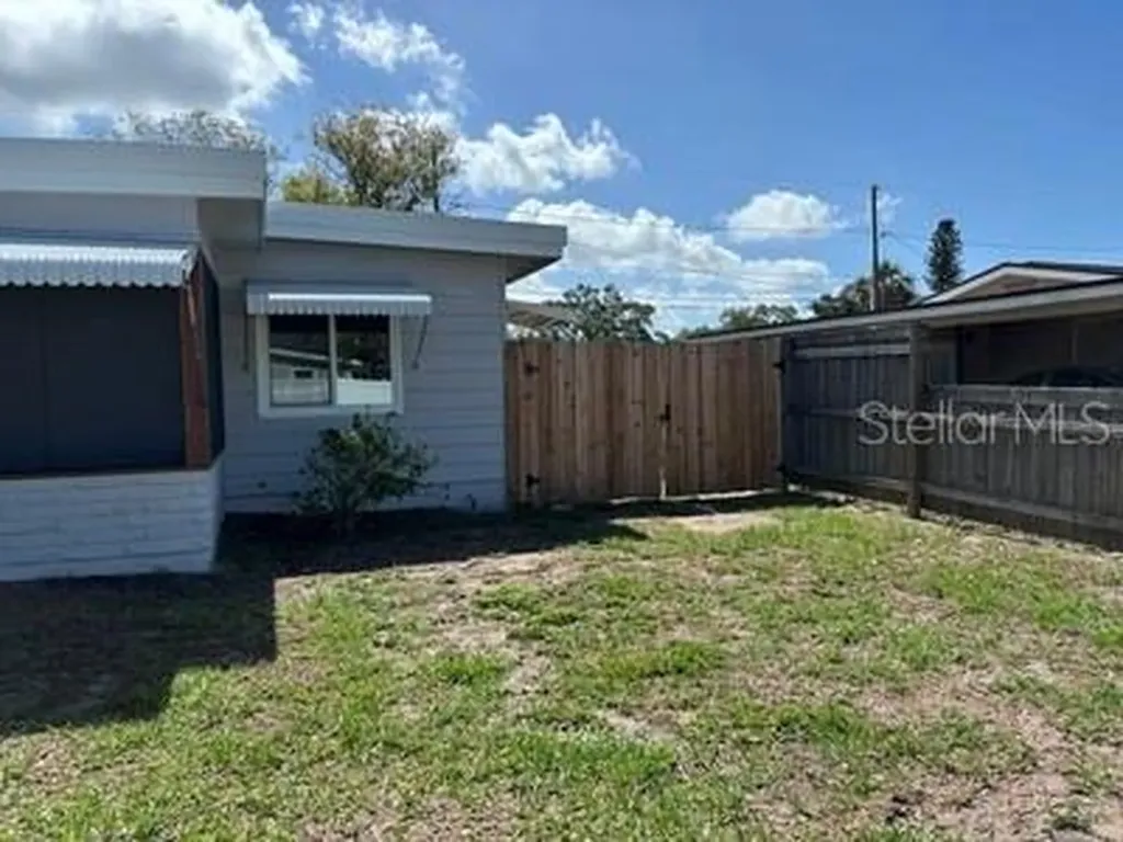 5165 104th Way N St Petersburg FL 33708