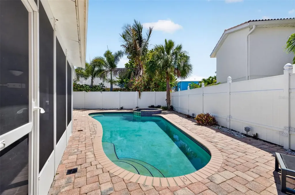 976 Narcissus Avenue Clearwater Beach FL 33767