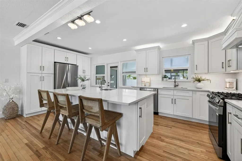 976 Narcissus Avenue Clearwater Beach FL 33767