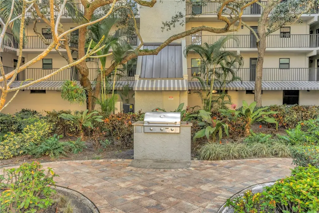 105 4th Avenue NE St Petersburg FL 33701