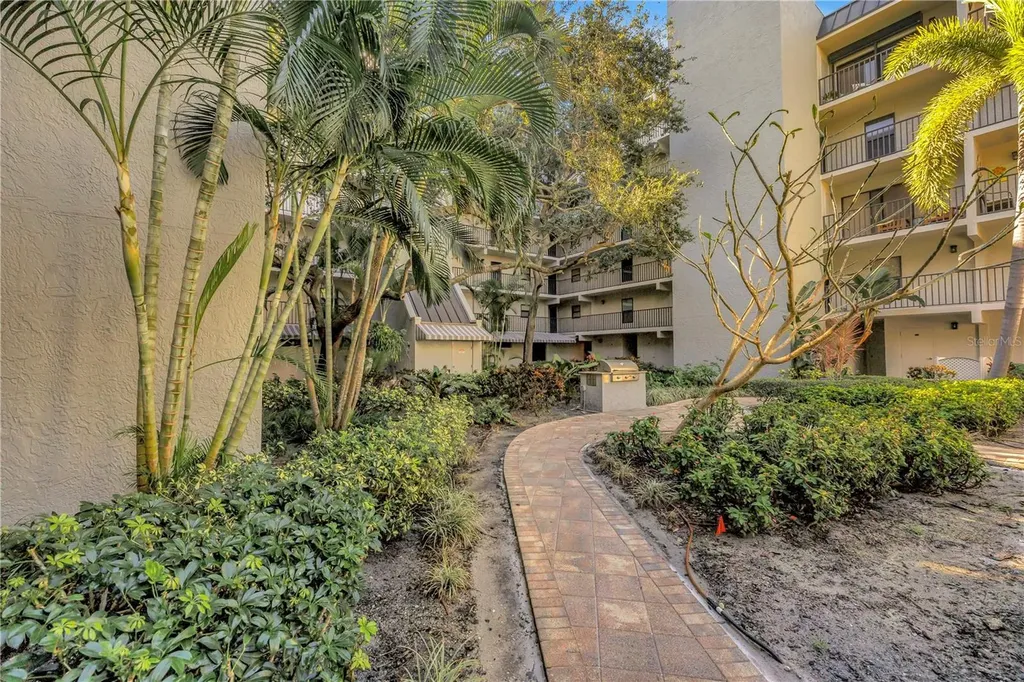 105 4th Avenue NE St Petersburg FL 33701