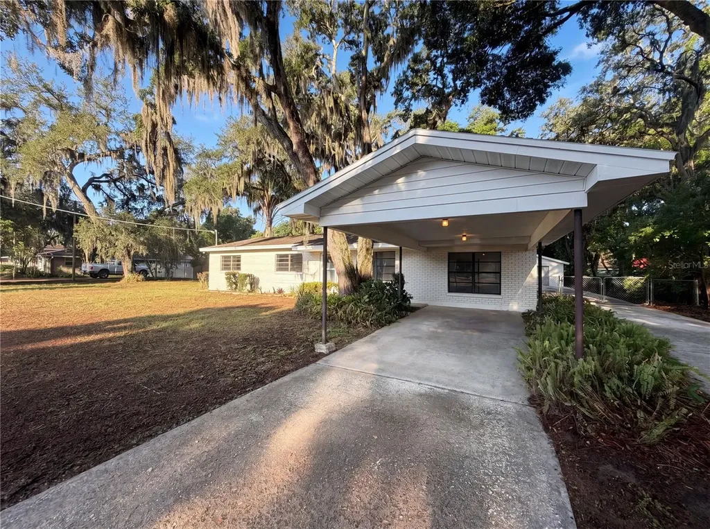 103 S Kingsway Road Seffner FL 33584