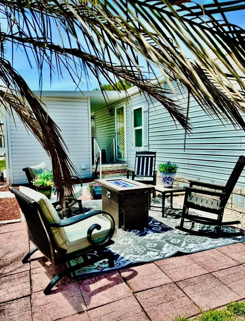 3945 N Citrus Circle Zellwood FL 32798