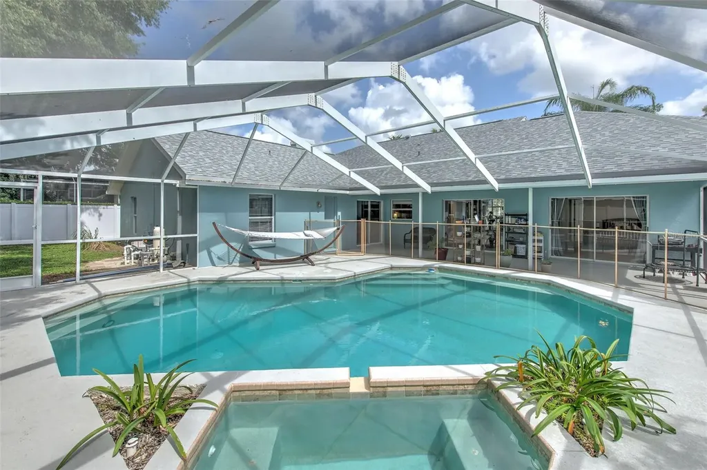 2327 Eagle Bluff Drive Valrico FL 33596