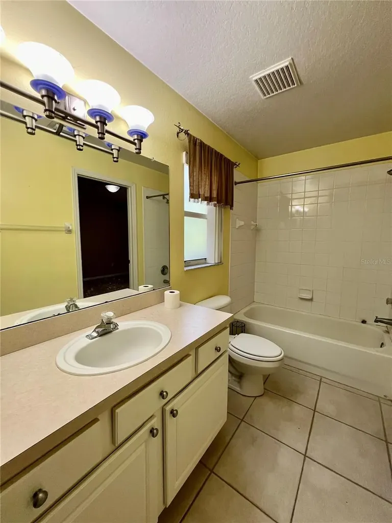 18241 Collridge Drive Tampa FL 33647
