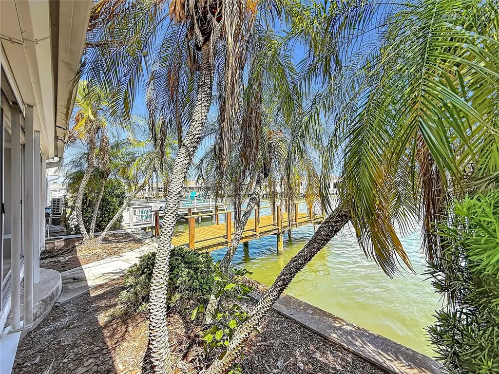 355 Boca Ciega Point Boulevard St Petersburg FL 33708
