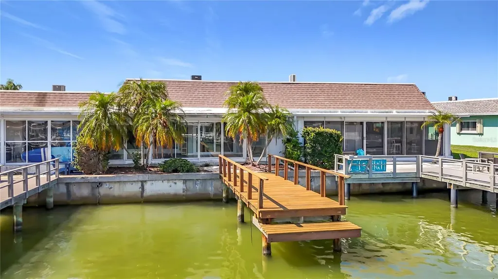 355 Boca Ciega Point Boulevard St Petersburg FL 33708