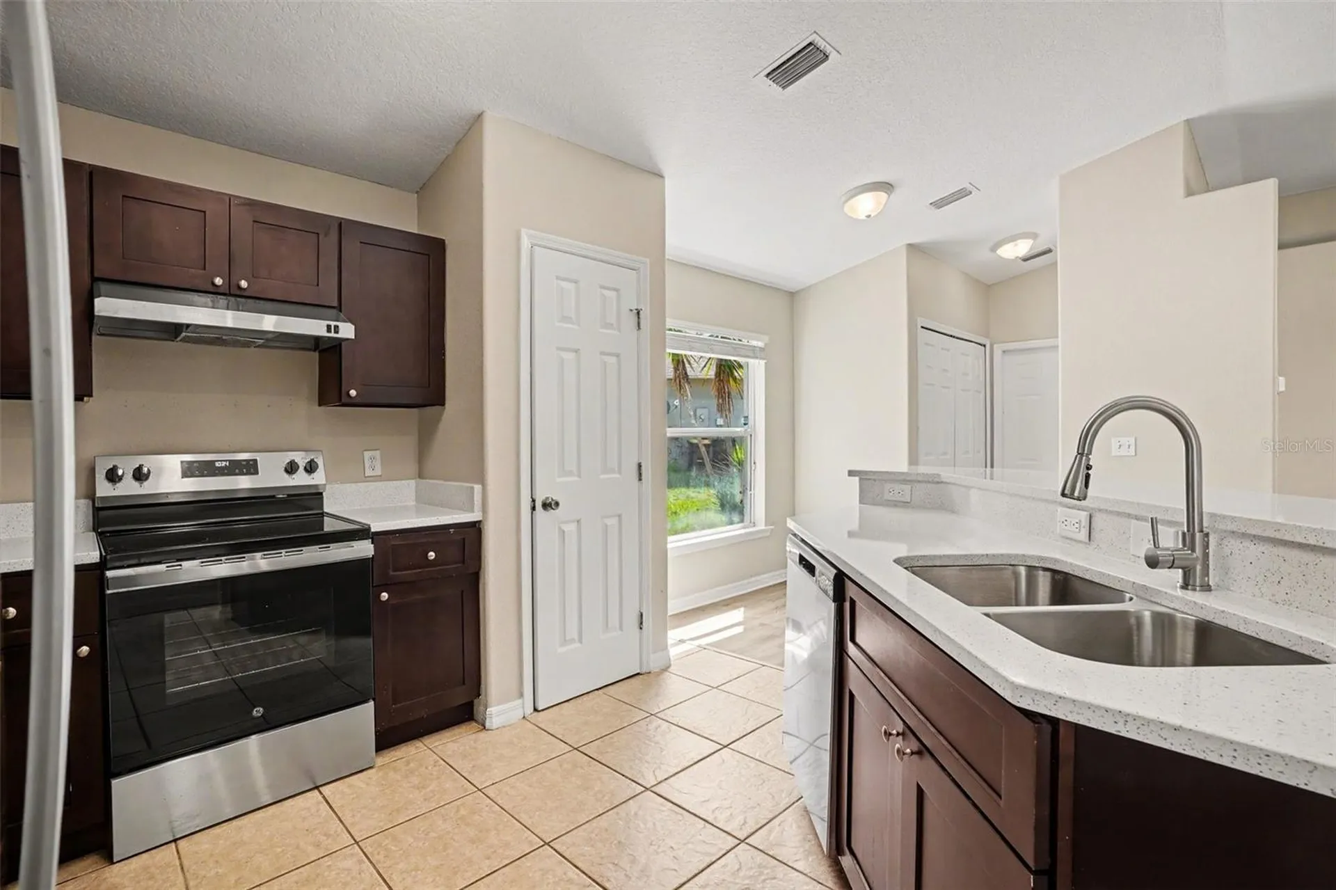 1906 Lakeview Way Kissimmee FL 34759