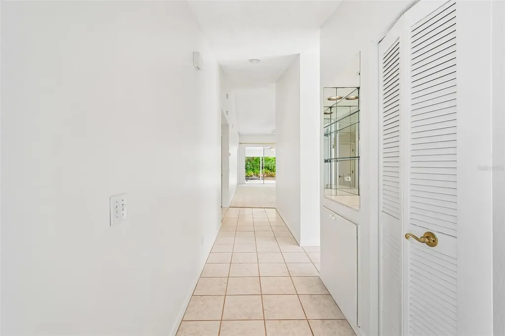 7656 Palm Aire Lane Sarasota FL 34243