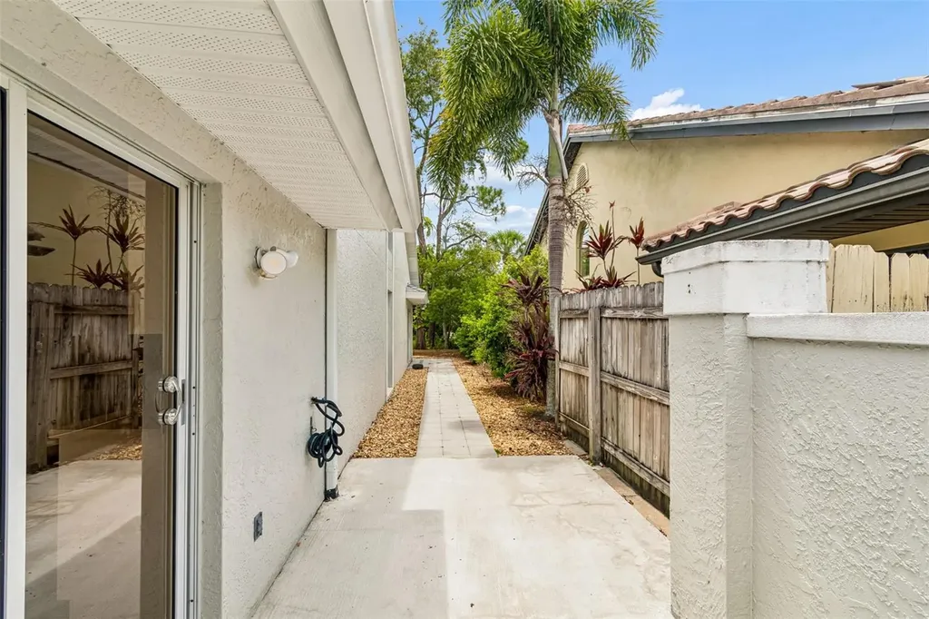 7656 Palm Aire Lane Sarasota FL 34243