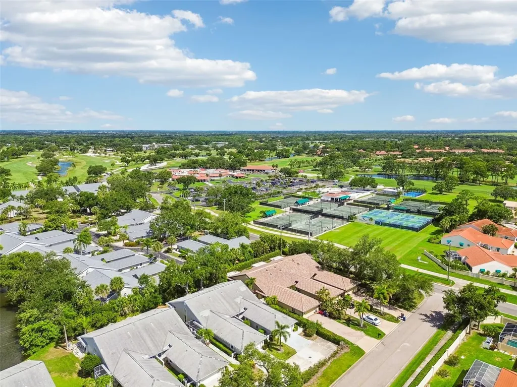 7656 Palm Aire Lane Sarasota FL 34243