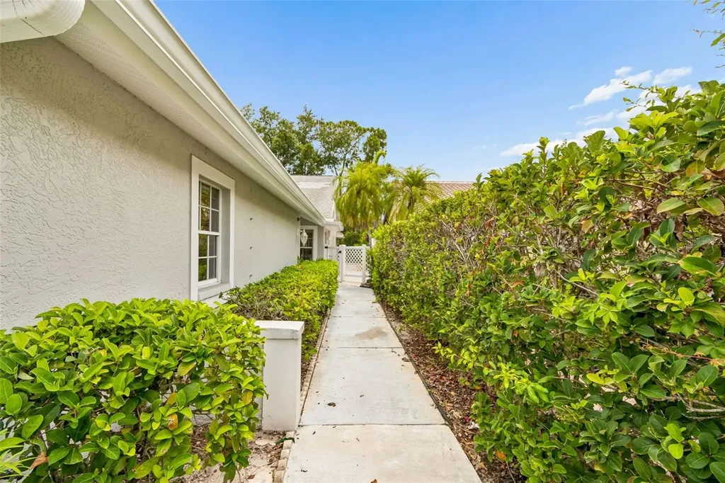 7656 Palm Aire Lane Sarasota FL 34243