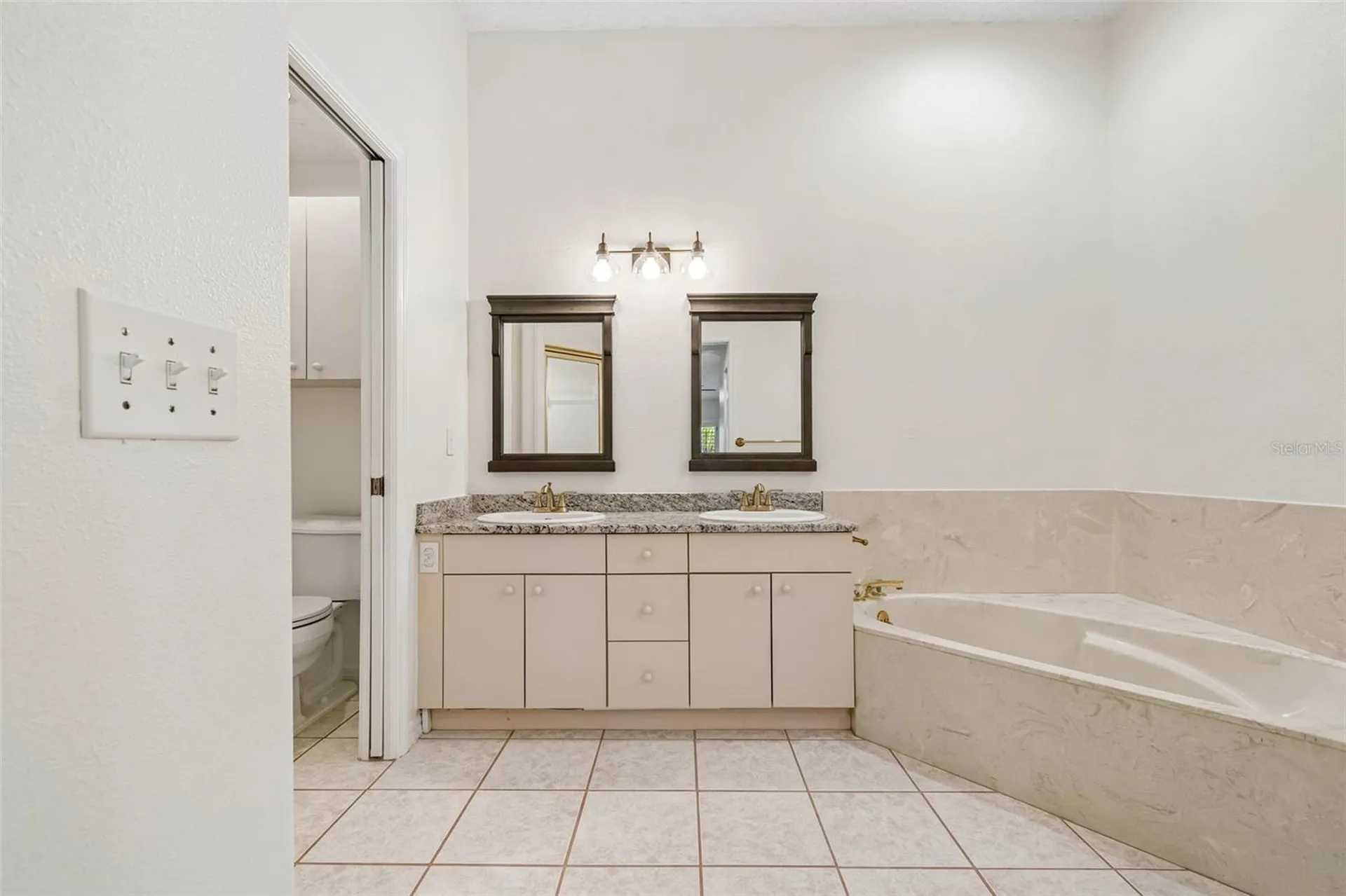 7656 Palm Aire Lane Sarasota FL 34243