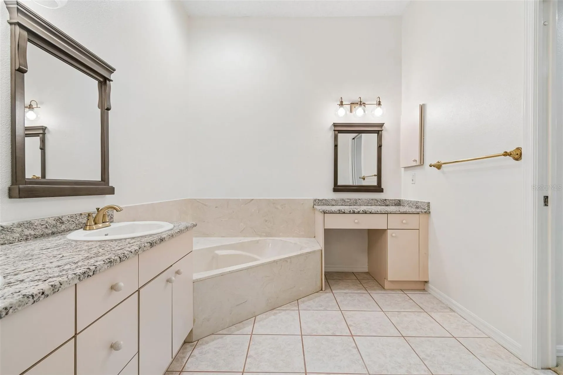 7656 Palm Aire Lane Sarasota FL 34243