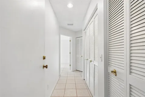 7656 Palm Aire Lane Sarasota FL 34243
