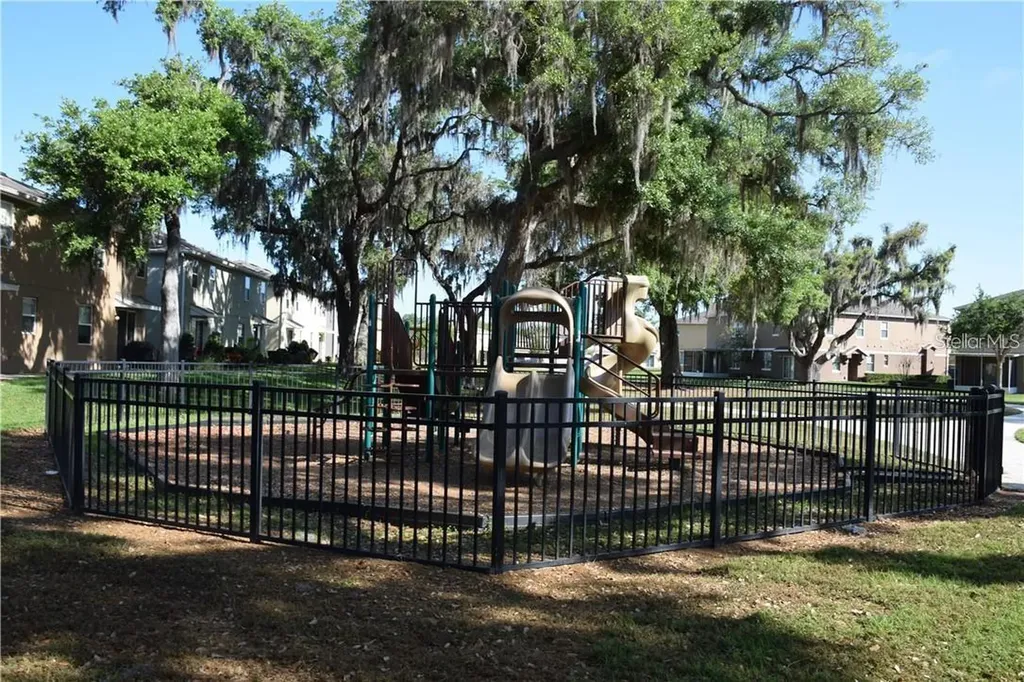 1516 Scarlet Oak Loop Winter Garden FL 34787