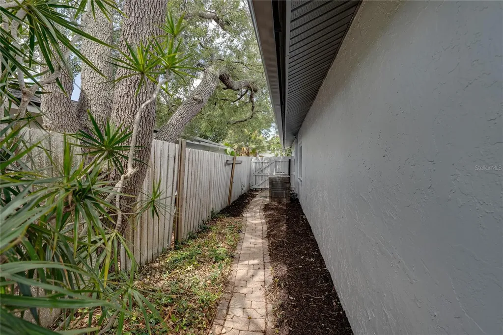 9305 120th Lane Seminole FL 33772