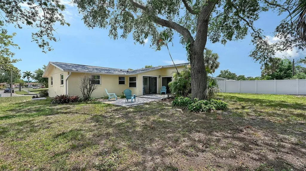 2706 White Sands Drive Sarasota FL 34231