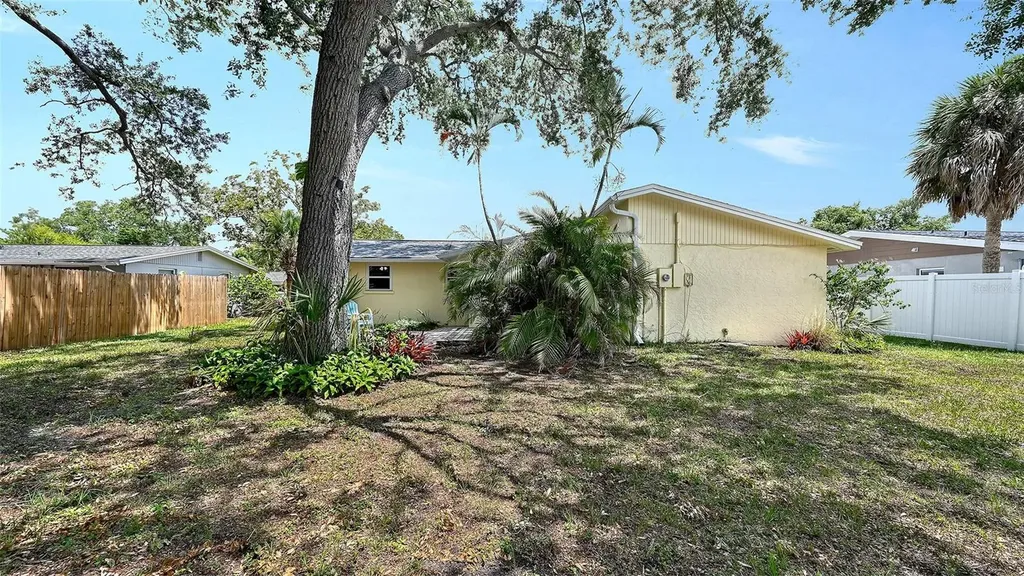 2706 White Sands Drive Sarasota FL 34231