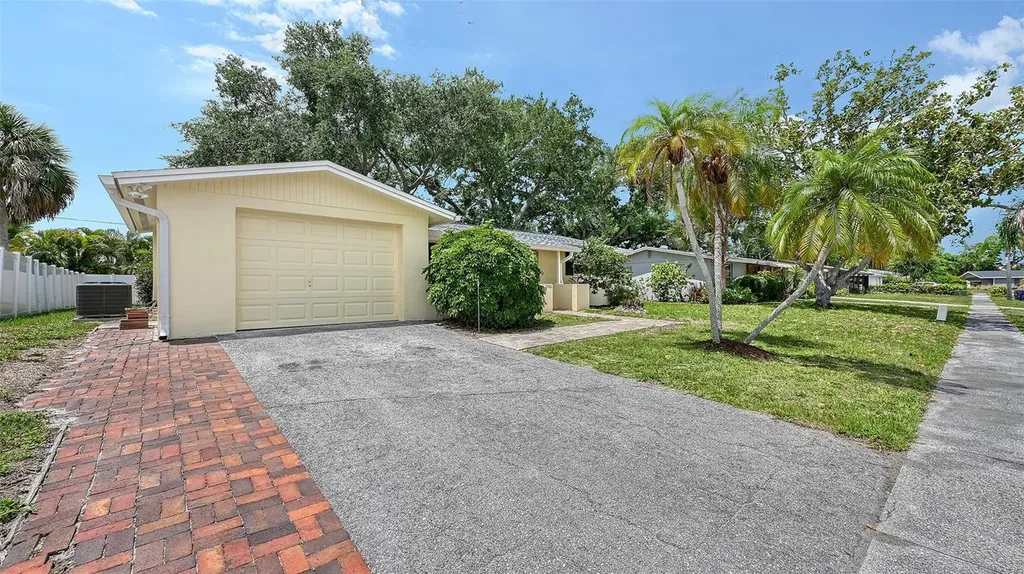 2706 White Sands Drive Sarasota FL 34231