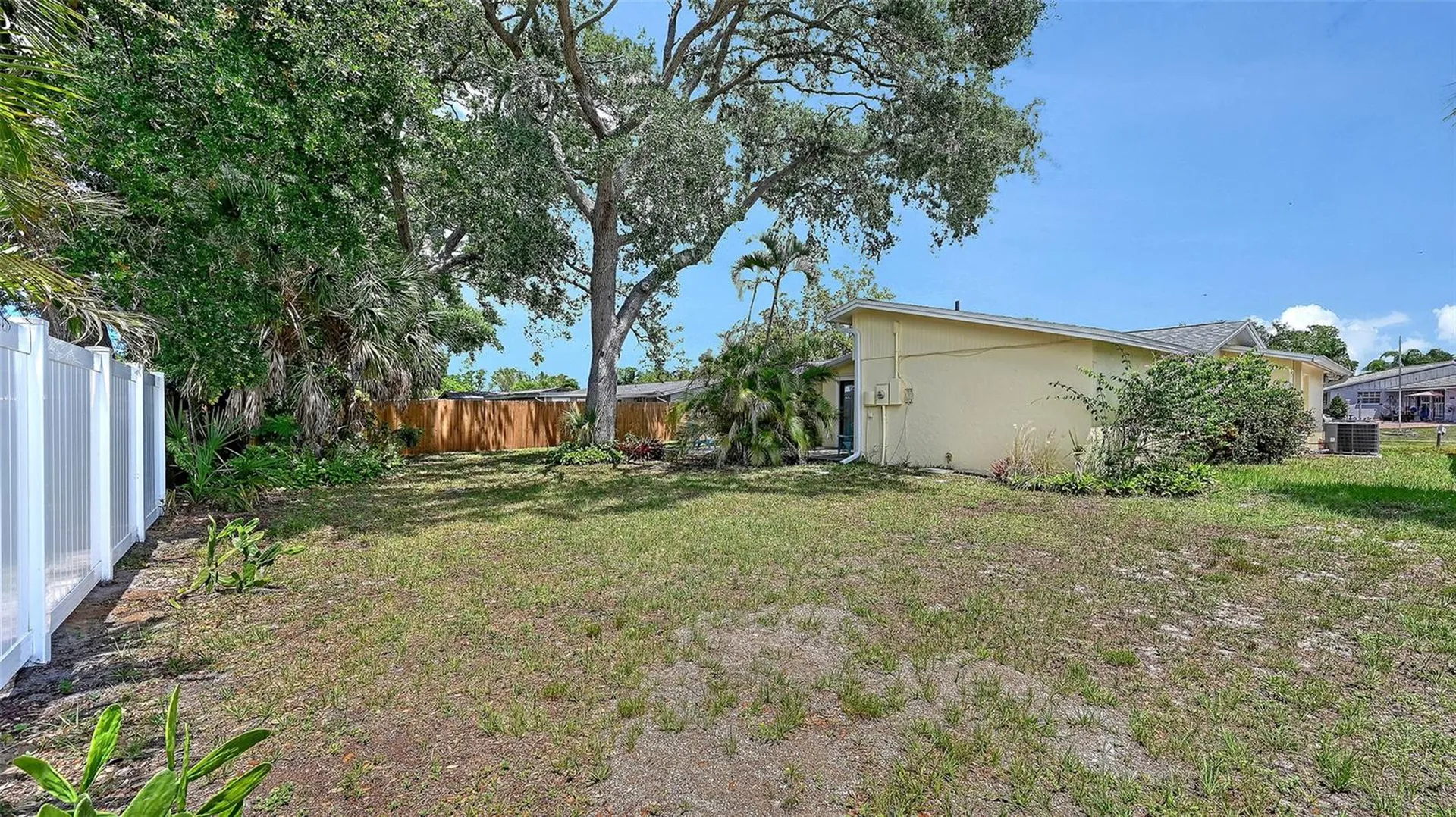 2706 White Sands Drive Sarasota FL 34231