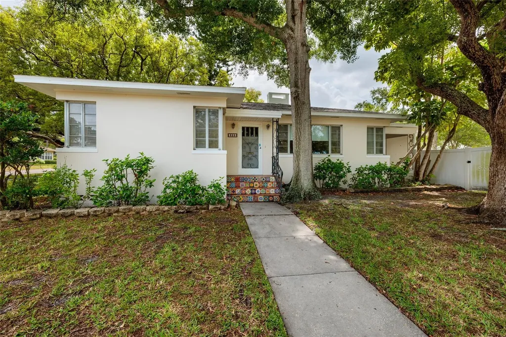 325 Orangeview Avenue Clearwater FL 33755