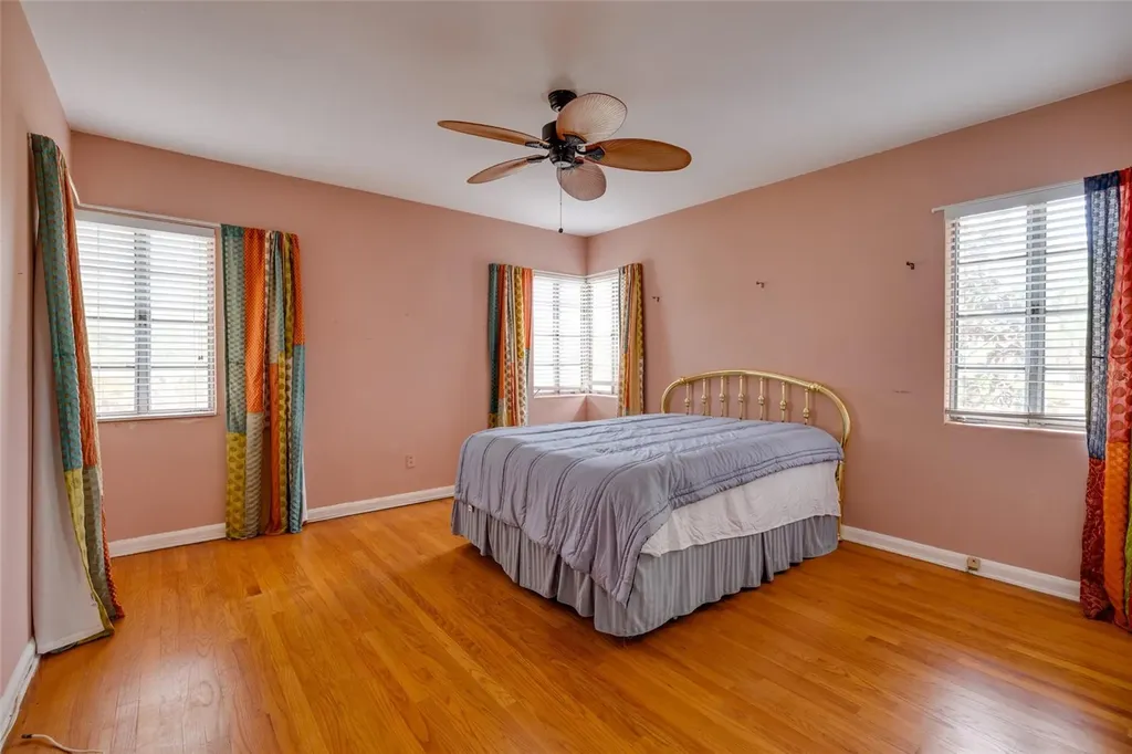 325 Orangeview Avenue Clearwater FL 33755