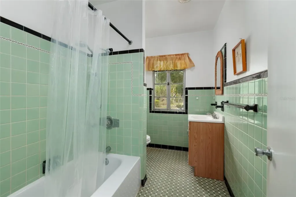 325 Orangeview Avenue Clearwater FL 33755