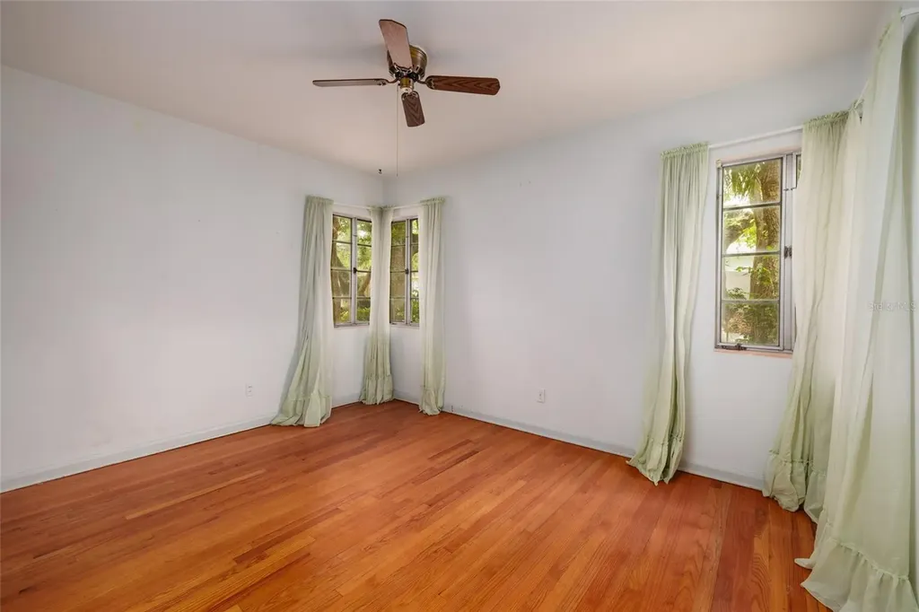 325 Orangeview Avenue Clearwater FL 33755