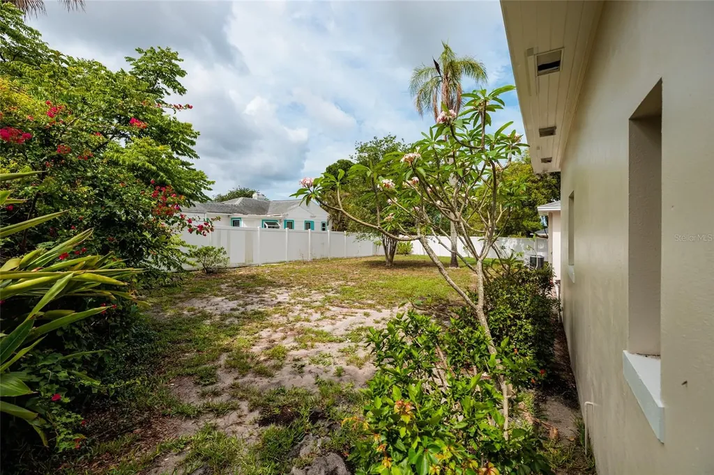 325 Orangeview Avenue Clearwater FL 33755
