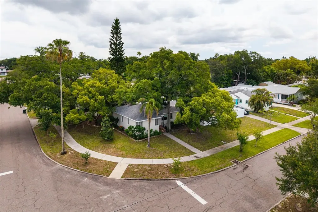 325 Orangeview Avenue Clearwater FL 33755