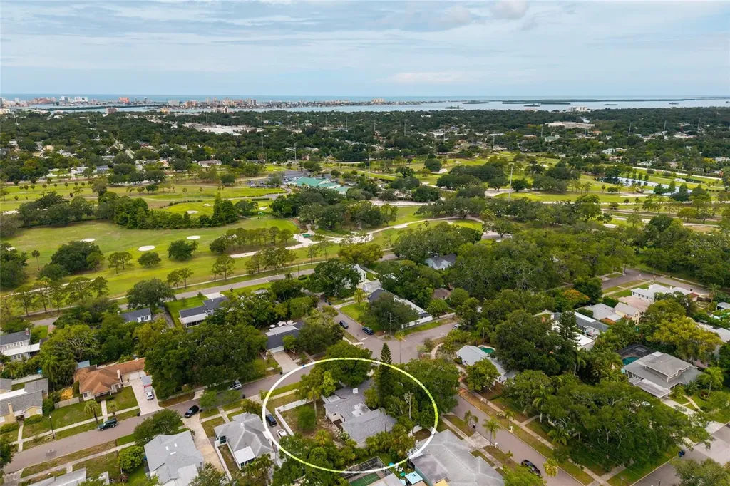 325 Orangeview Avenue Clearwater FL 33755