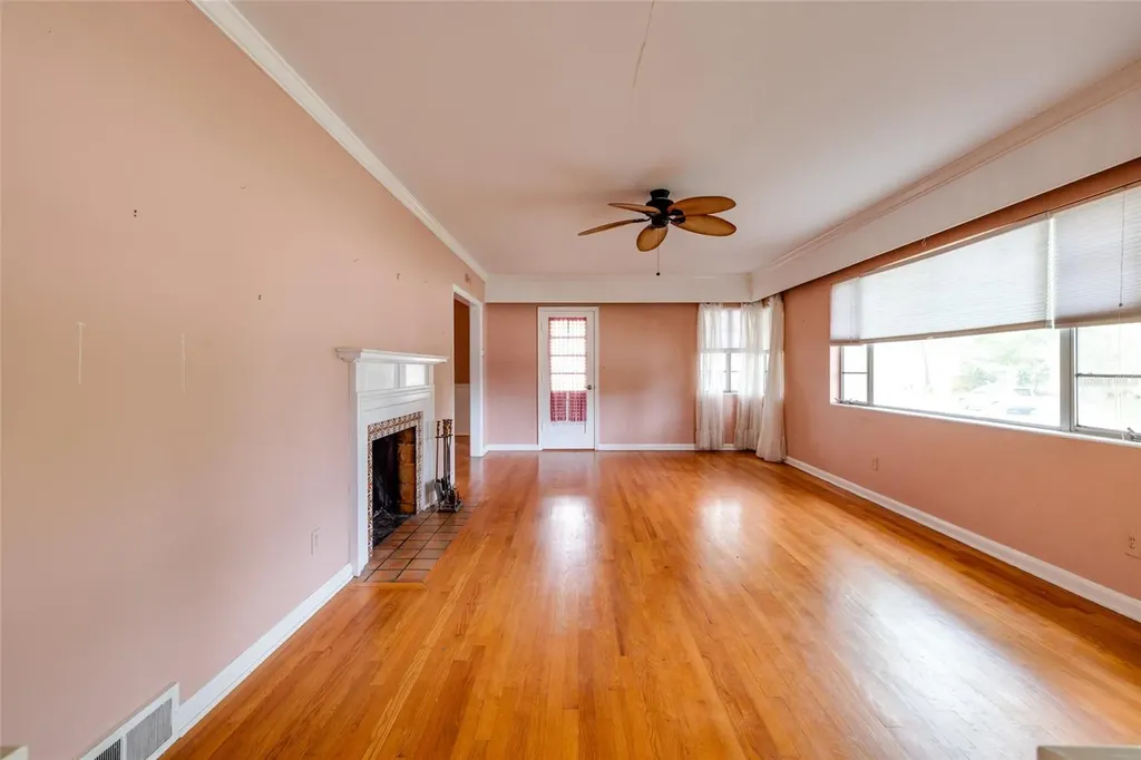 325 Orangeview Avenue Clearwater FL 33755