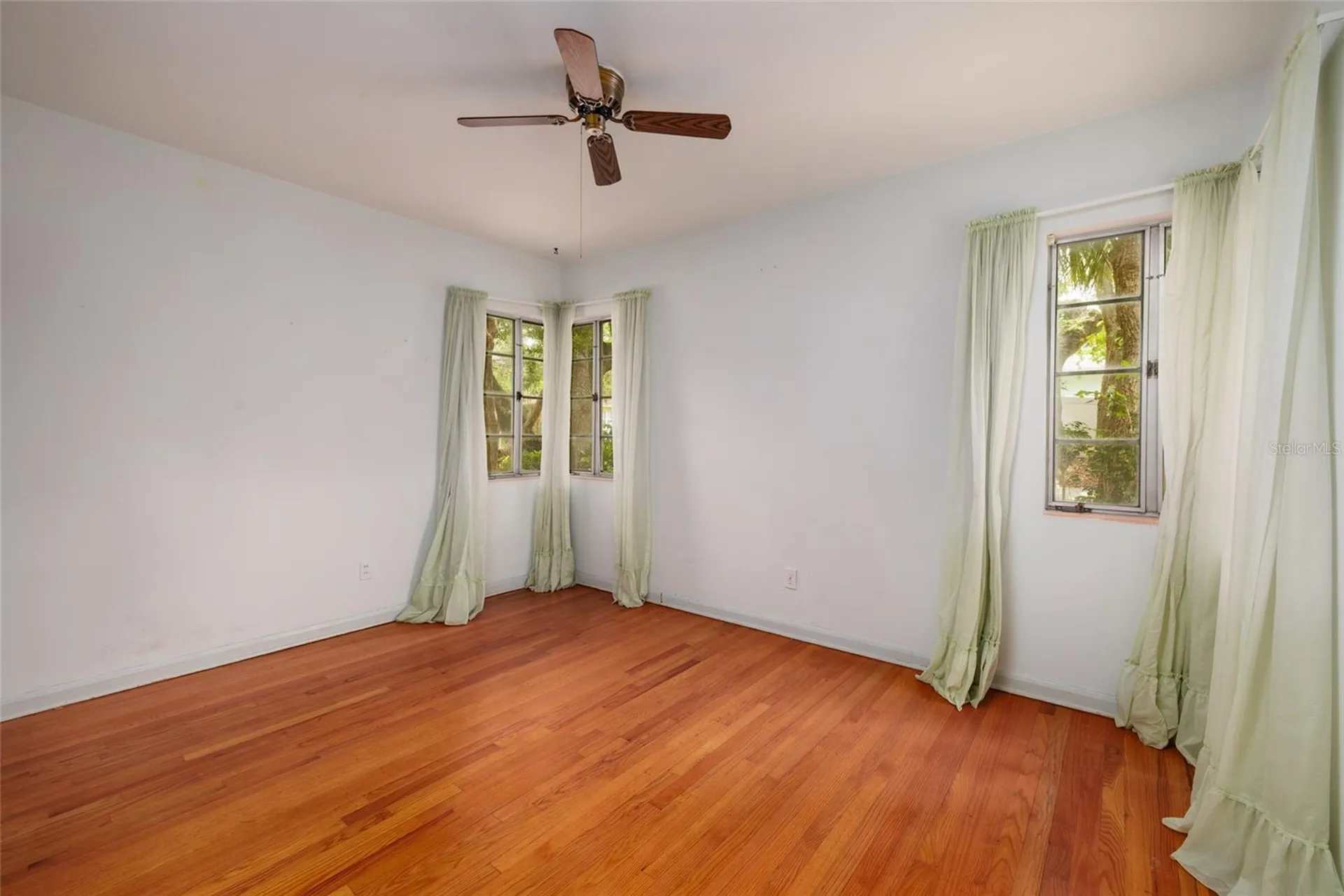 325 Orangeview Avenue Clearwater FL 33755