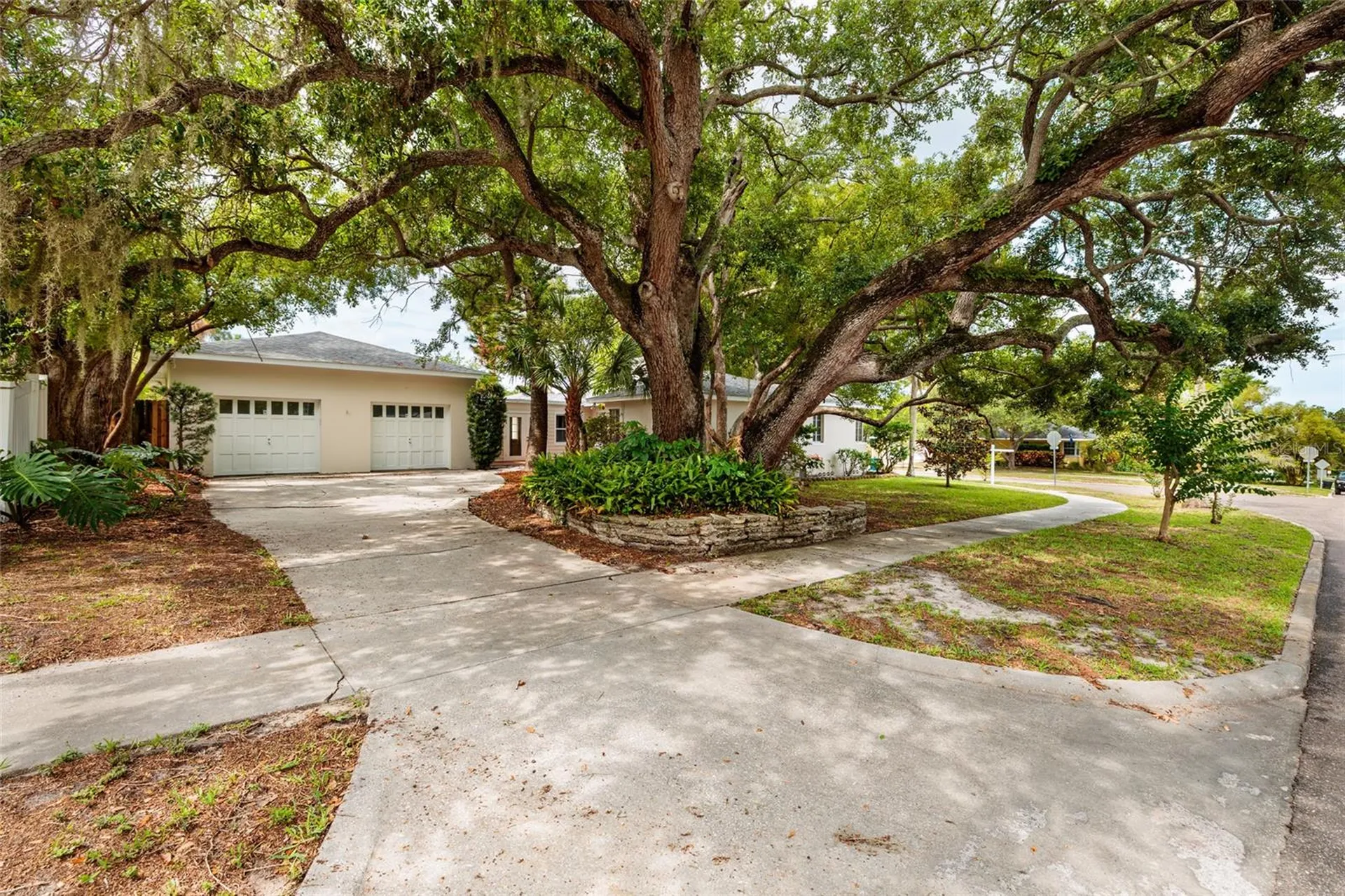 325 Orangeview Avenue Clearwater FL 33755