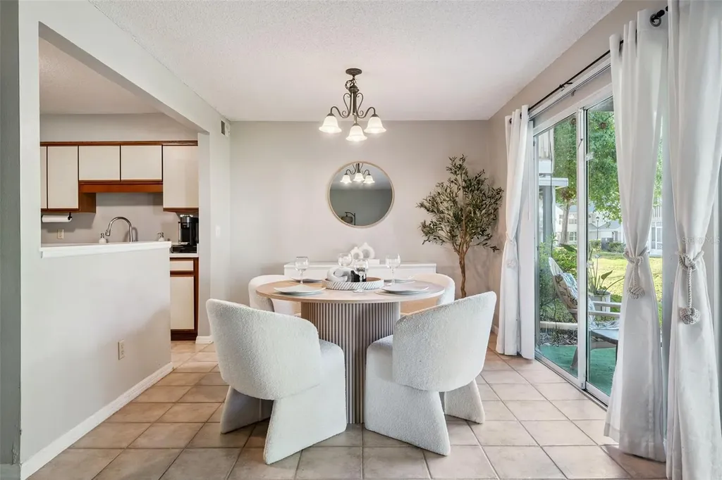2258 Coach House Boulevard Orlando FL 32812