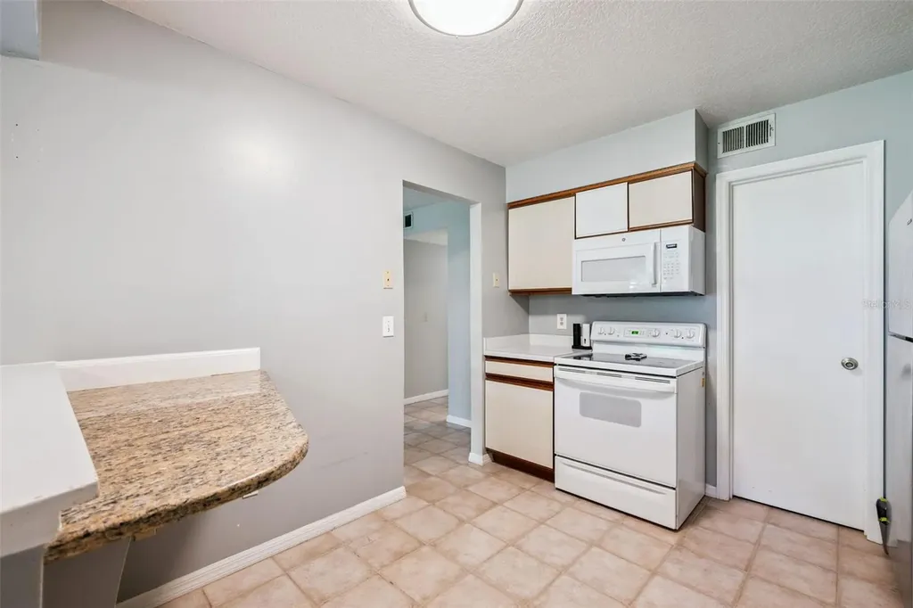 2258 Coach House Boulevard Orlando FL 32812